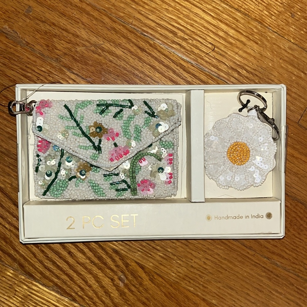 Beaded Floral Card Holder & Daisy Keychain Set